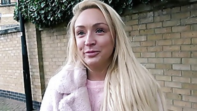 Dumb Blonde British Barbie AMBER DEEN Twerks before COWGIRL on DICK on FIRST DATE - DATERANGER.com