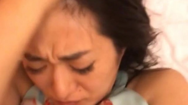 Lovely Singaporean girlfriend's pussy cannot take it anymore
