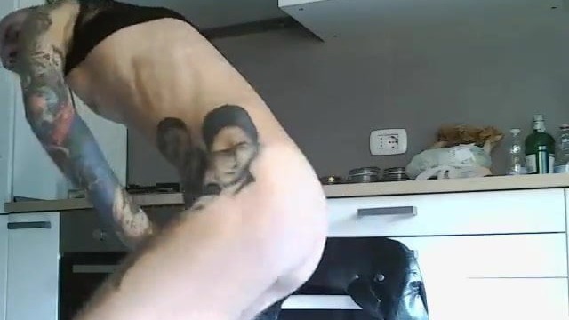 Sexy Tattoo Guy jerks off