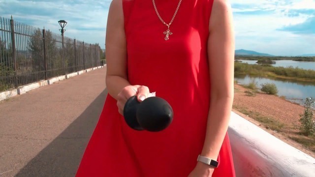 Walk on public promenade with huge anal plug in pussy
